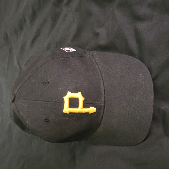 Pittsburgh Pirates Adjustable Velcro Hat - Picture 1 of 3